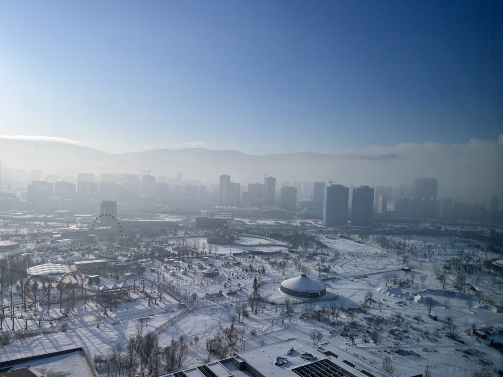 ビルから撮った大気の様子。スモッグが確認できます。